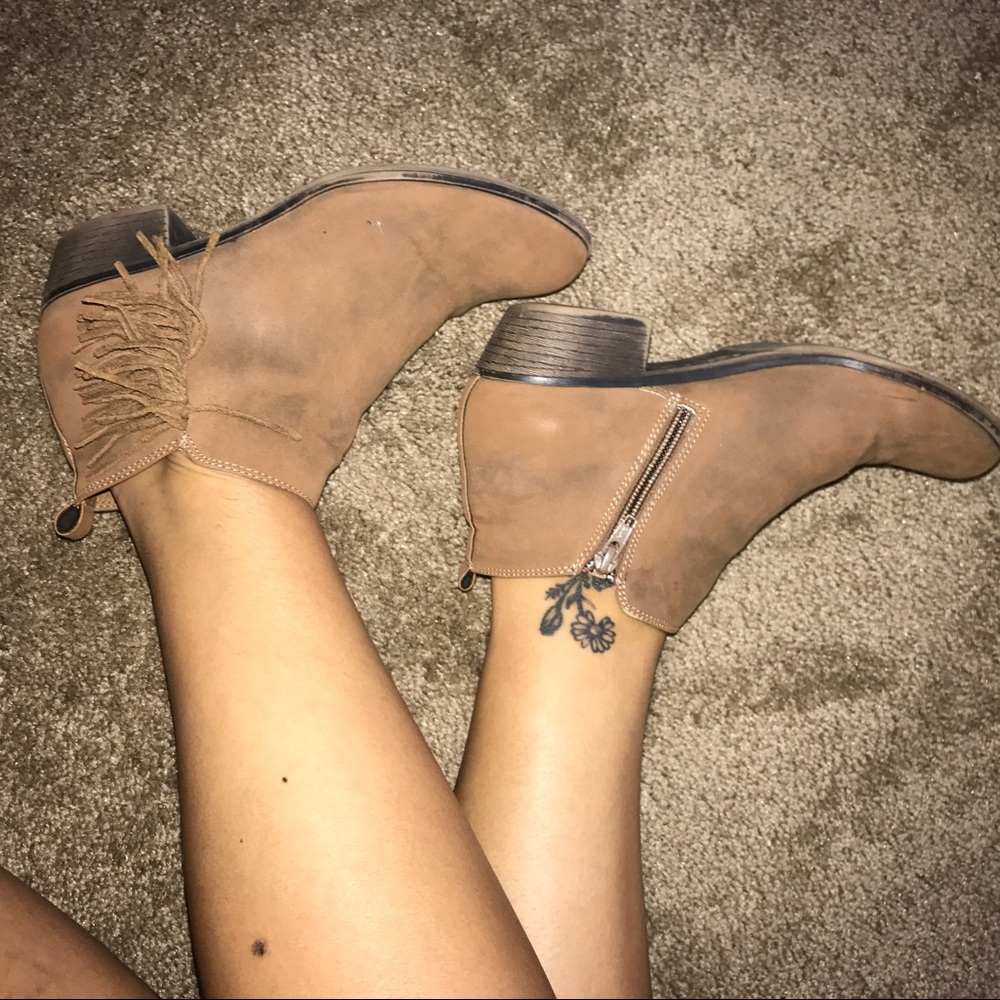 Cognac booties with Fringe